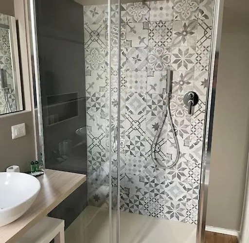 Cucchiari 8b アパート *